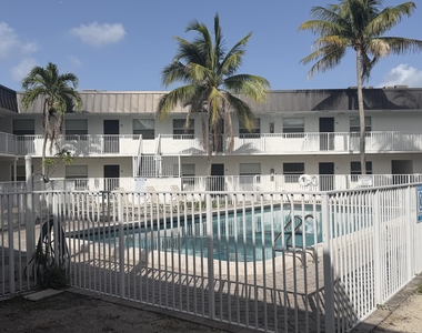 1470 N Dixie Highway - Photo Thumbnail 10