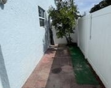 1470 N Dixie Highway - Photo Thumbnail 13