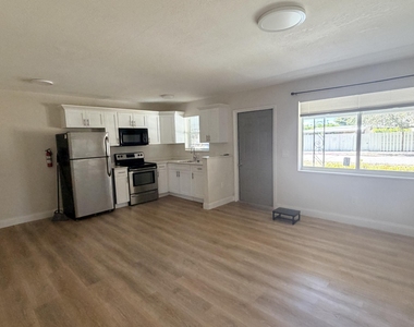 800 Moffett Street - Photo Thumbnail 2