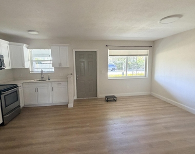 800 Moffett Street - Photo Thumbnail 4