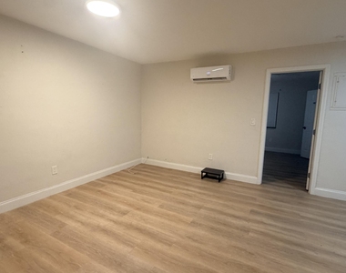 800 Moffett Street - Photo Thumbnail 9