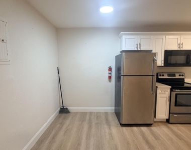 800 Moffett Street - Photo Thumbnail 5
