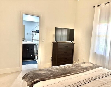 7508 La Paz Boulevard - Photo Thumbnail 20