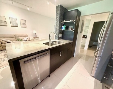 7508 La Paz Boulevard - Photo Thumbnail 2