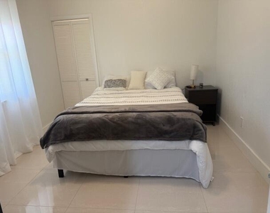 7508 La Paz Boulevard - Photo Thumbnail 21