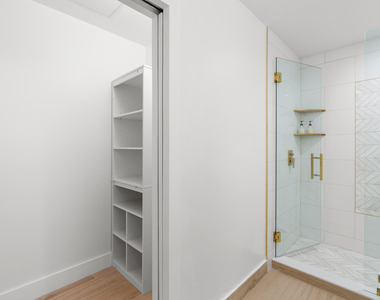 303 De Carie Street - Photo Thumbnail 13