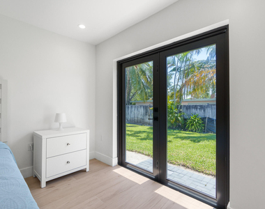 303 De Carie Street - Photo Thumbnail 17