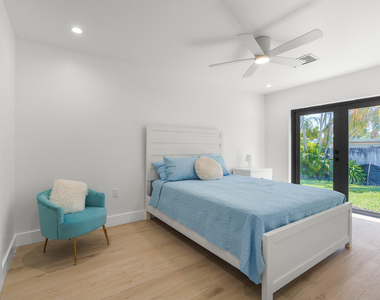 303 De Carie Street - Photo Thumbnail 16
