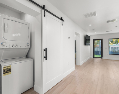 303 De Carie Street - Photo Thumbnail 26