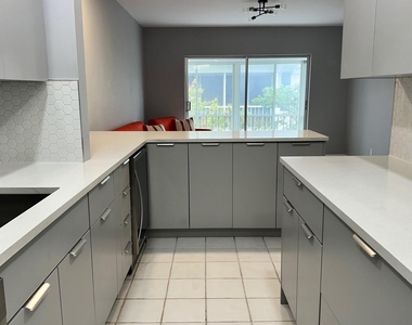 2171 Ne 66th Street - Photo Thumbnail 3