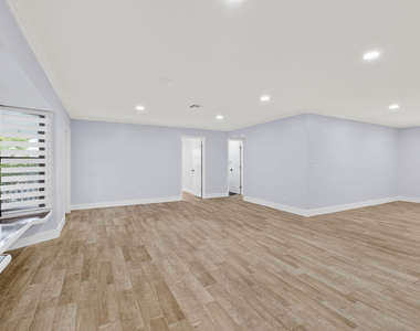 725 Heron Drive - Photo Thumbnail 11