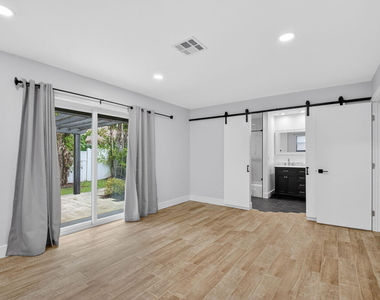 725 Heron Drive - Photo Thumbnail 25
