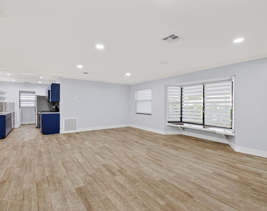 725 Heron Drive - Photo Thumbnail 8