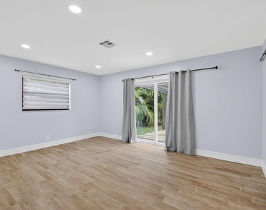 725 Heron Drive - Photo Thumbnail 23