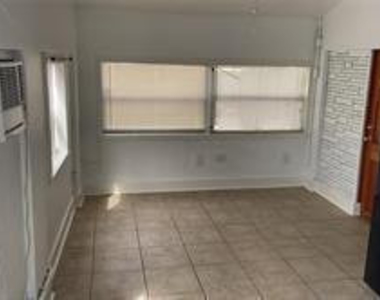 1824 Roosevelt Street - Photo Thumbnail 2