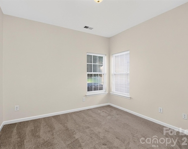 3003 Moonstone Lane - Photo Thumbnail 7