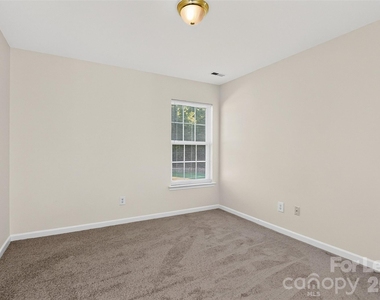 3003 Moonstone Lane - Photo Thumbnail 12