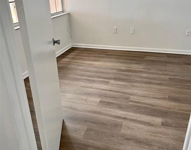 2121 Nw 96th Terrace - Photo Thumbnail 7