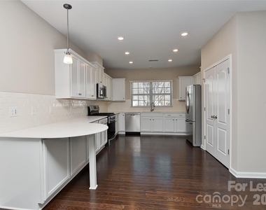 1036 Easley Street - Photo Thumbnail 10