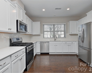 1036 Easley Street - Photo Thumbnail 7