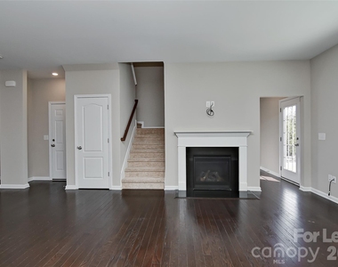 1036 Easley Street - Photo Thumbnail 5