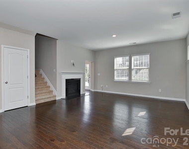 1036 Easley Street - Photo Thumbnail 3