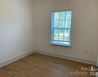 3515 Markland Drive - Photo Thumbnail 7