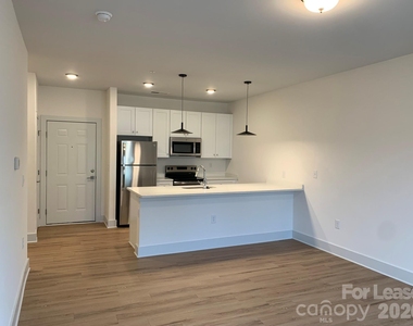 3515 Markland Drive - Photo Thumbnail 2