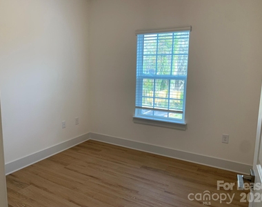 3515 Markland Drive - Photo Thumbnail 8