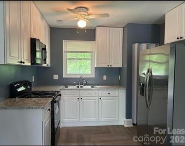 1513 Noel Place - Photo Thumbnail 3