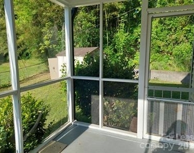 1513 Noel Place - Photo Thumbnail 1