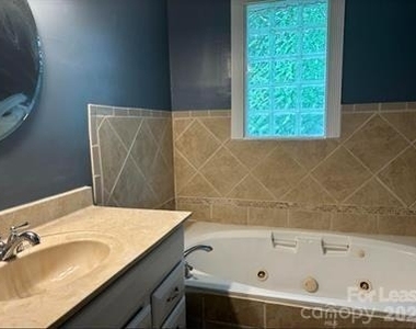 1513 Noel Place - Photo Thumbnail 7