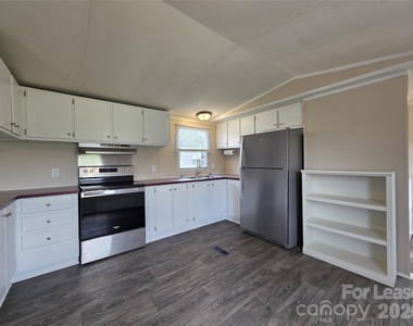 6870 Frankfurt Drive - Photo Thumbnail 4