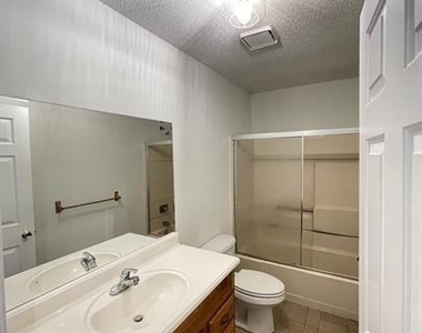 609 Piper Court - Photo Thumbnail 4