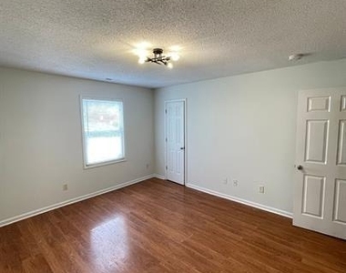 609 Piper Court - Photo Thumbnail 12