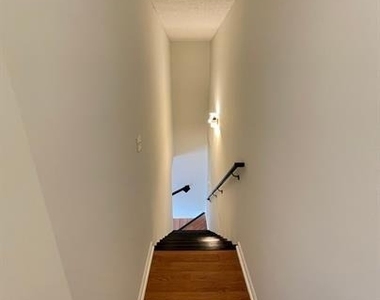 609 Piper Court - Photo Thumbnail 7