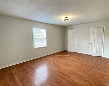 609 Piper Court - Photo Thumbnail 6