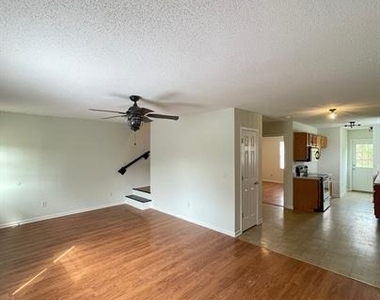609 Piper Court - Photo Thumbnail 10