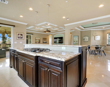 195 Tresana Boulevard - Photo Thumbnail 2