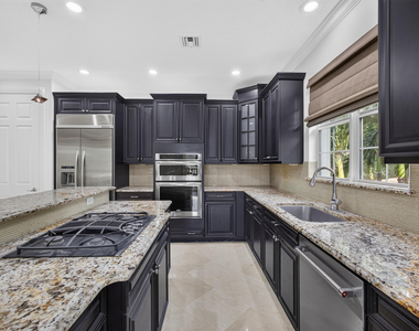195 Tresana Boulevard - Photo Thumbnail 20
