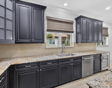 195 Tresana Boulevard - Photo Thumbnail 18