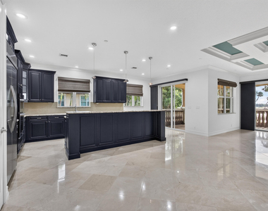 195 Tresana Boulevard - Photo Thumbnail 17