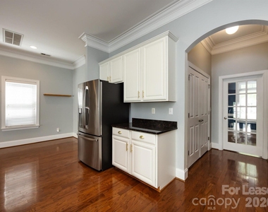 1937 Lela Avenue - Photo Thumbnail 16