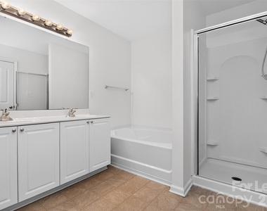 3928 Glory Street - Photo Thumbnail 8