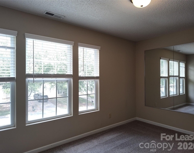 2038 Dunsmore Lane - Photo Thumbnail 20