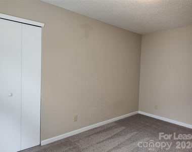 2038 Dunsmore Lane - Photo Thumbnail 17