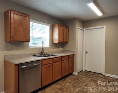 2038 Dunsmore Lane - Photo Thumbnail 4