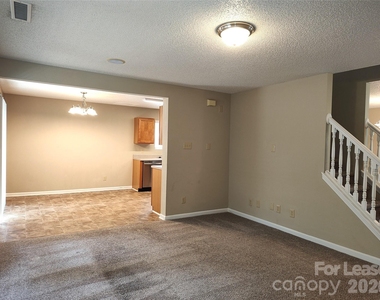 2038 Dunsmore Lane - Photo Thumbnail 5
