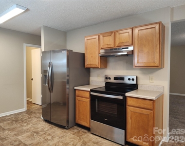 2038 Dunsmore Lane - Photo Thumbnail 3