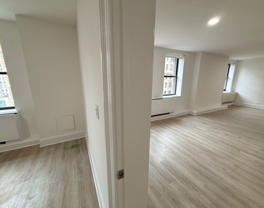 West 34th Street - Photo Thumbnail 8